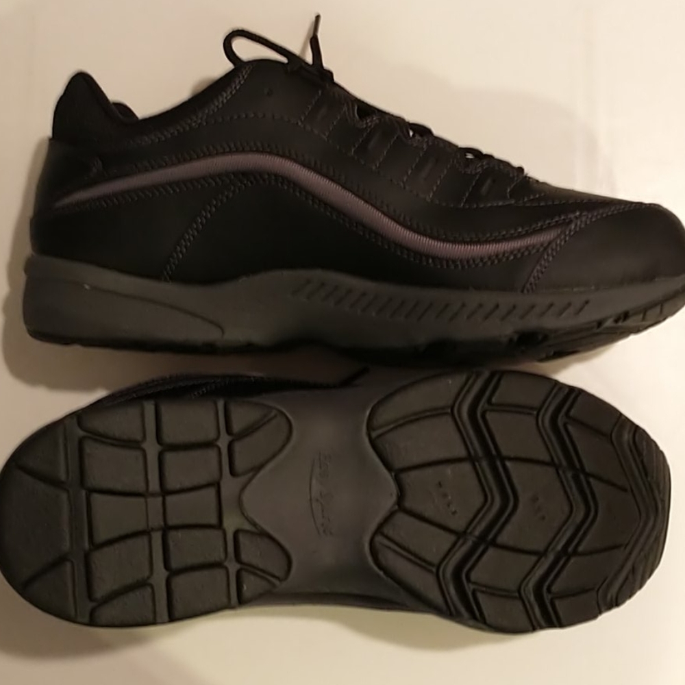 Shoes - Picture 3 of 4